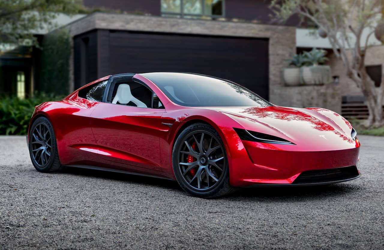Tesla-Roadster-front-three-quarter-with-roof-retracted