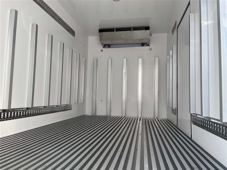New Sinotruk HOWO 6×4 Refrigerated Truck